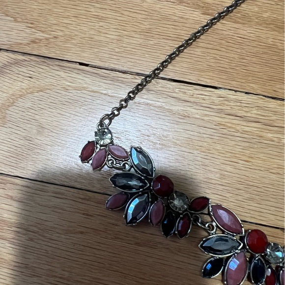 Loft Jewel Statement Necklace Maroon and Grey Jewels - Picture 4 of 7